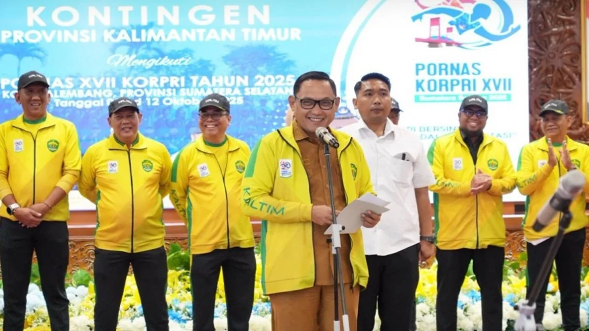 Wakil Gubernur Kaltim Seno Aji melepas 213 kontingen Pornas XVII Korpri 2025 di Sumatera Selatan untuk berlaga dengan target prestasi masuk 3 besar nasional. Foto: Adpimprovkaltim