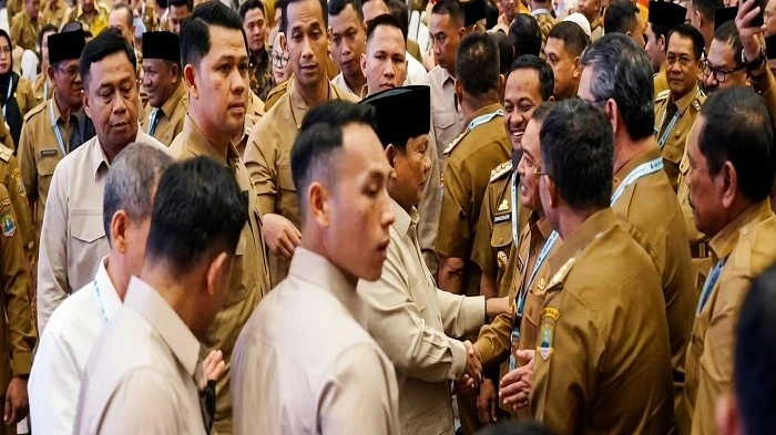 Gubernur Ria Norsan saat intens berinteraksi dengan Presiden Prabowo Subianto. Pemprov Kalbar meraih penghargaan Tim Percepatan Akses Keuangan Daerah (TPAKD) Award 2026 untuk kategori TPAKD Terbaik Tingkat Provinsi Wilayah Kalimantan.