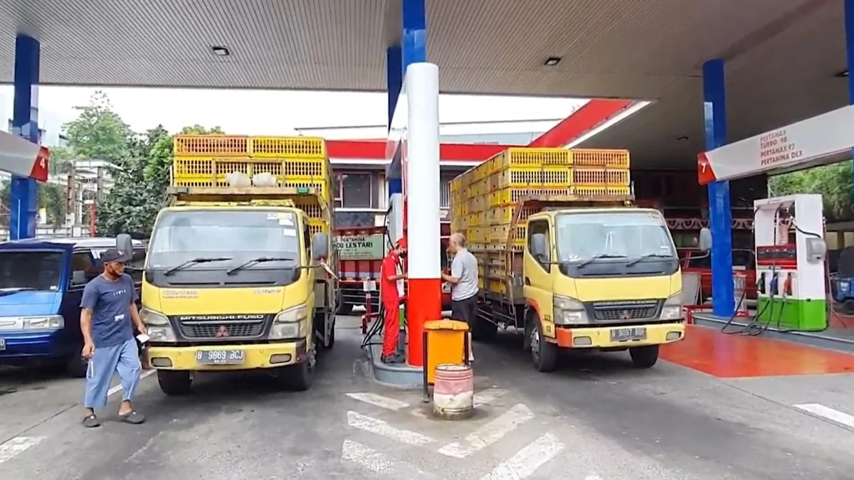 Pemerintah Indonesia akan menerapkan campuran biodiesel 50 persen (B50) mulai semester dua tahun 2026 sebagai langkah menuju energi bersih dan kemandirian energi nasional.