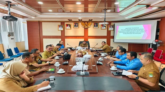 Wabup Ketapang, Jamhuri Amir pimpin Rapat Perumda Tirta Pawan.