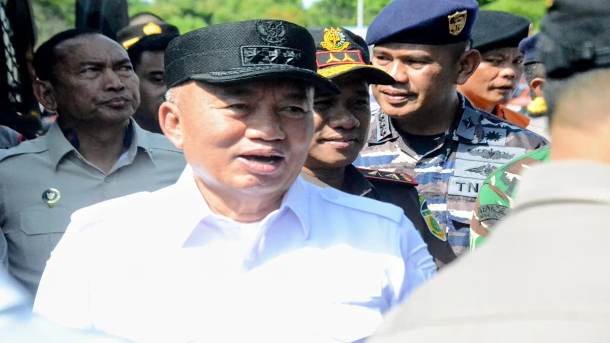 Gubernur Kalimantan Selatan H. Muhidin meninjau kesiapan dapur umum dan mobil pengolah air bersih untuk mendukung pelaksanaan Haul Guru Sekumpul 2025. Foto: MC Kalsel